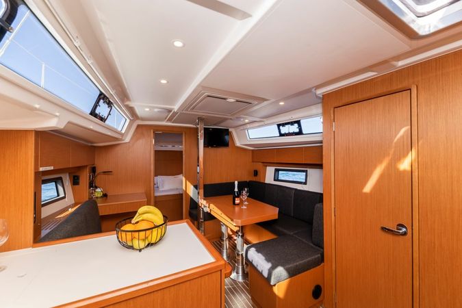 Bavaria C38 | Martini