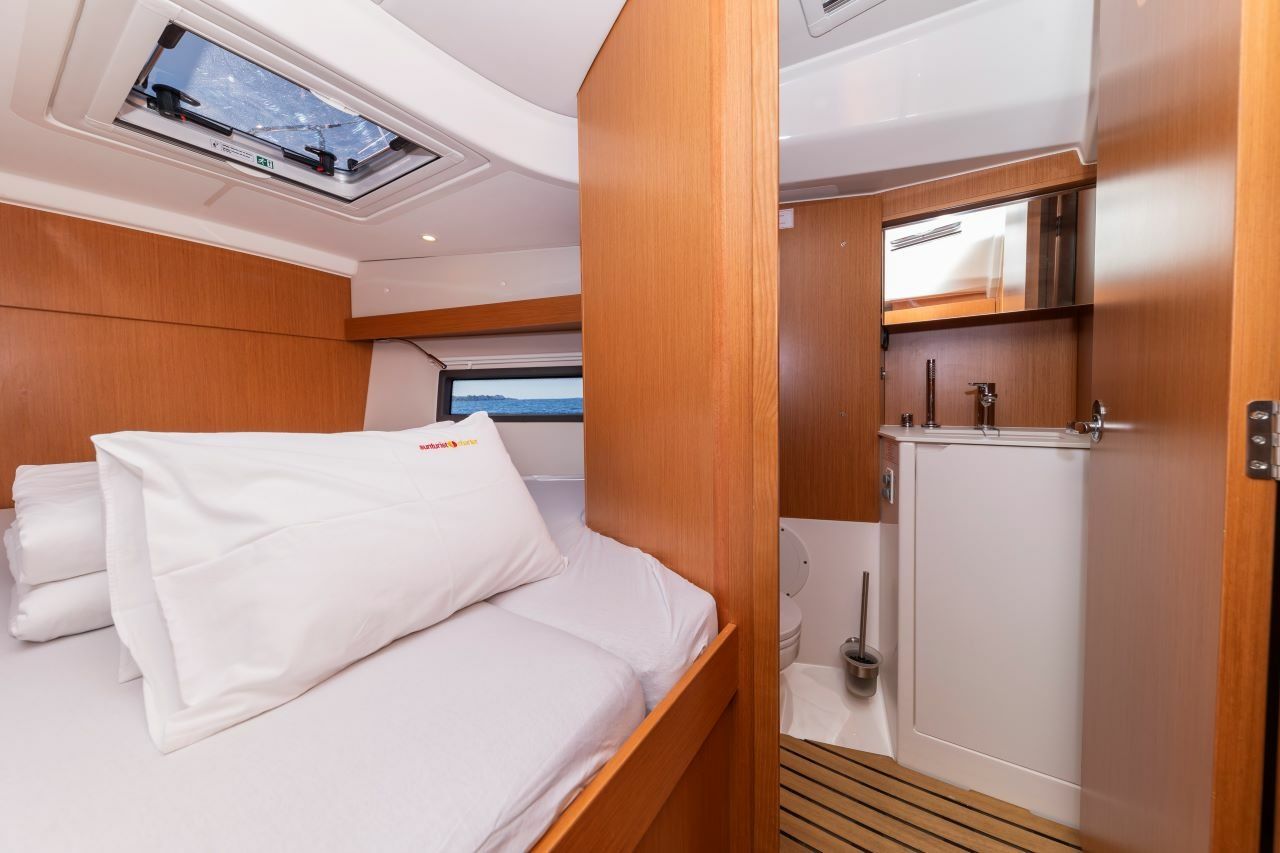 Bavaria C38 | Martini