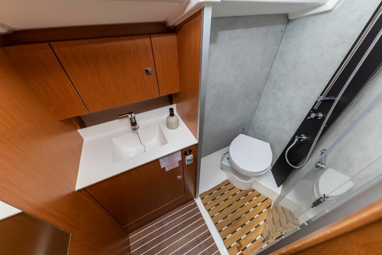 Bavaria C38 | Martini