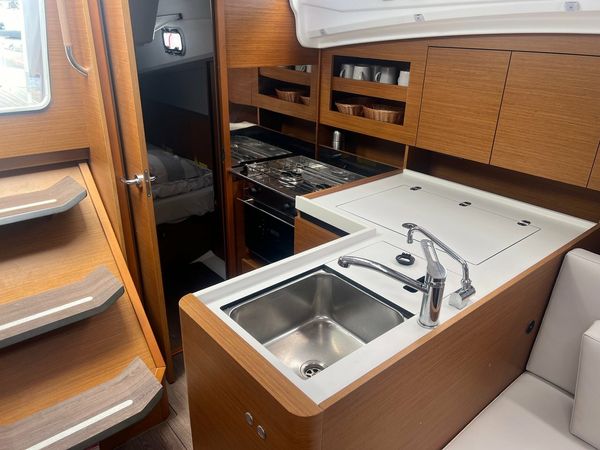Jeanneau Sun Odyssey 380 | Princess Lara