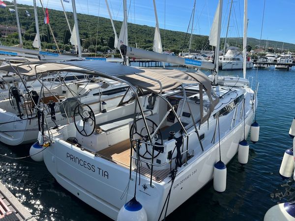 Jeanneau Sun Odyssey 380 | Princess Tia
