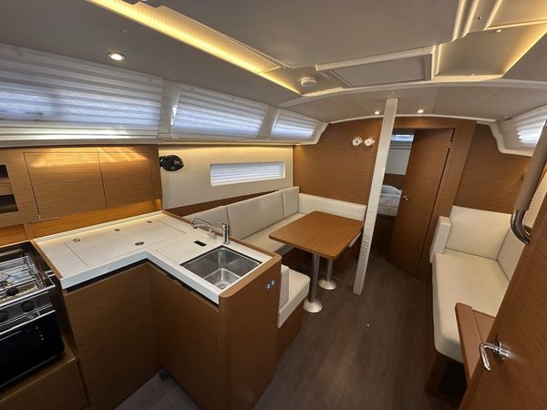 Jeanneau Sun Odyssey 380 | Princess Tia