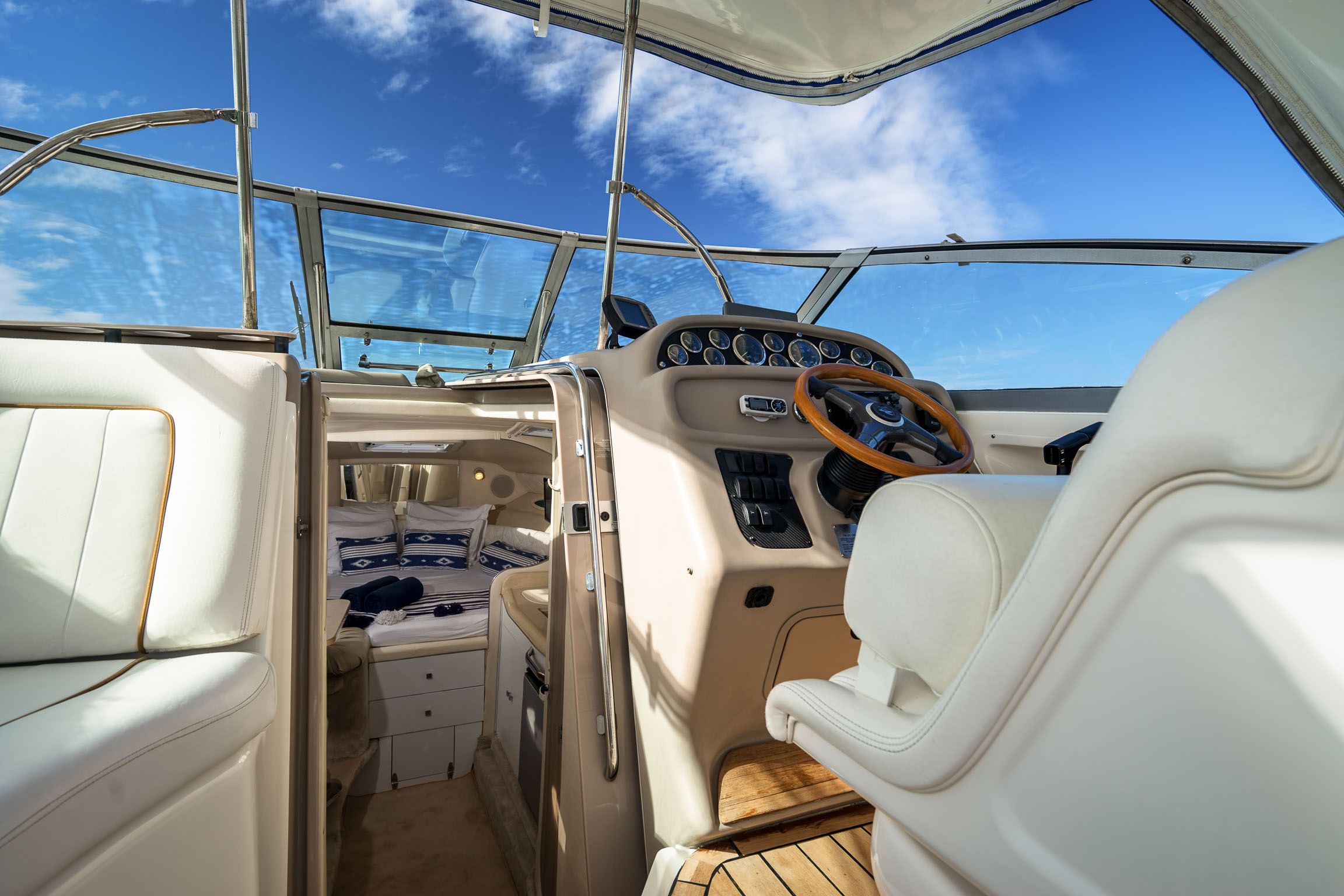 Sea Ray 290 | Arrow