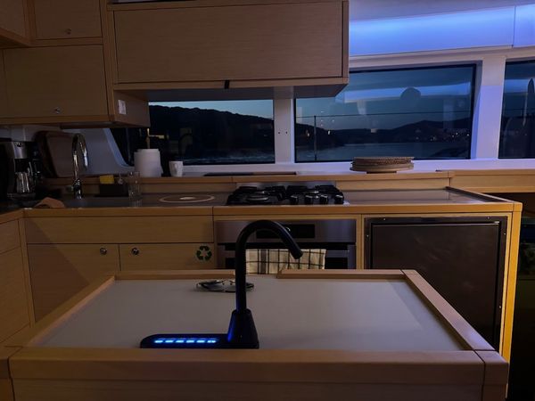 Lagoon 52 F | Discovery