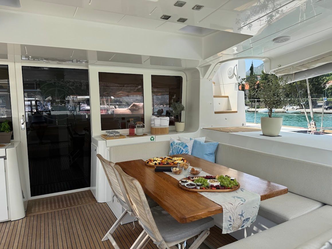 Lagoon 52 F | Discovery