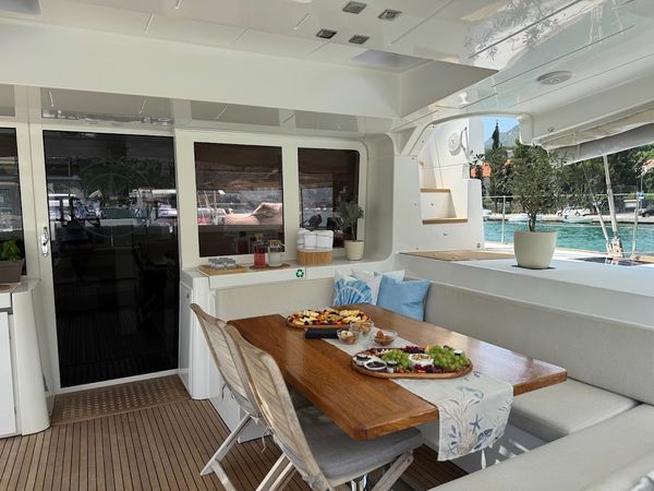 Lagoon 52 F | Discovery