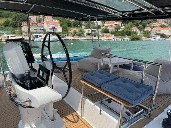 Lagoon 52 F | Discovery