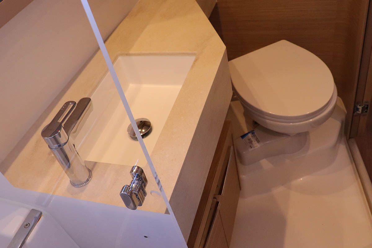 Lagoon 46 | Knot Working