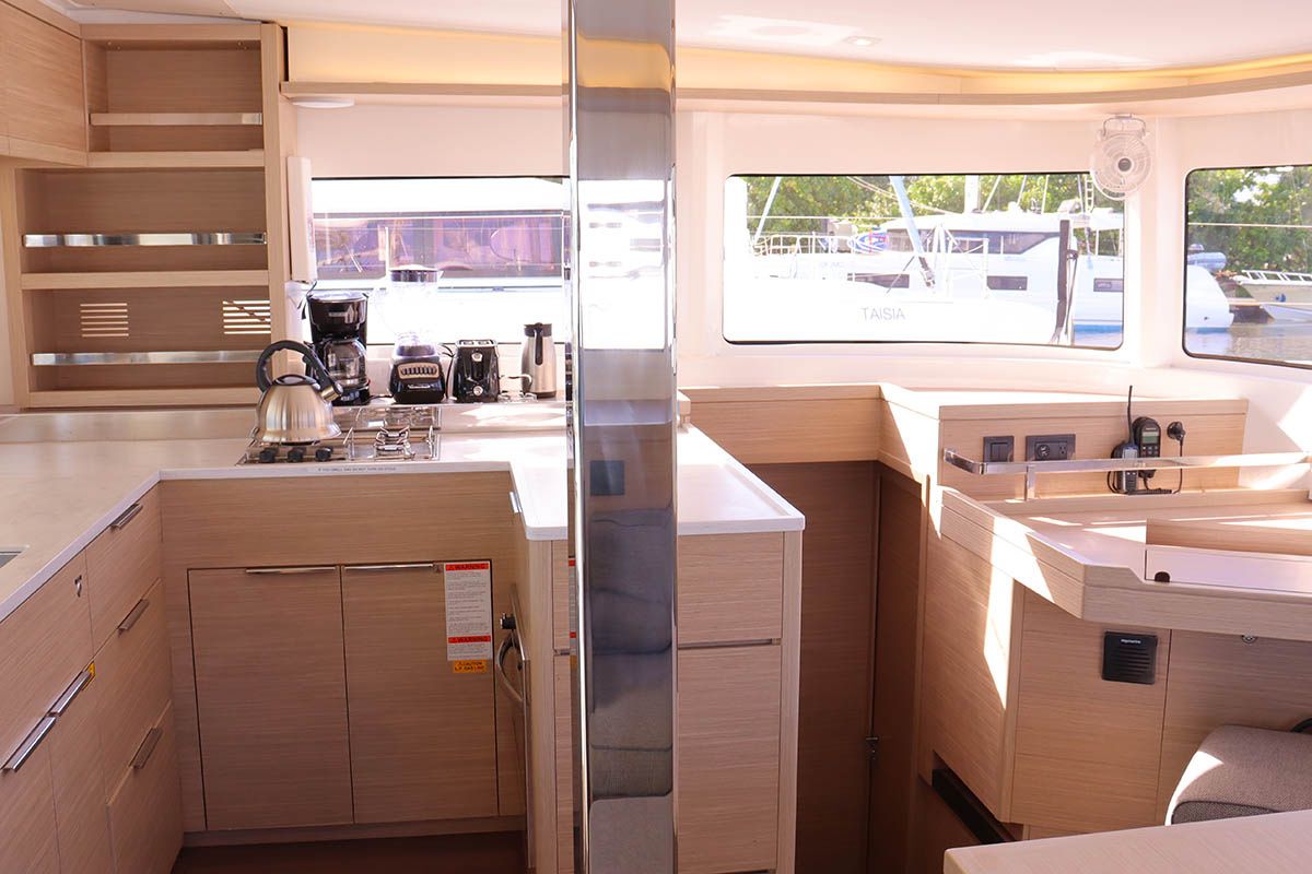 Lagoon 46 | Knot Working