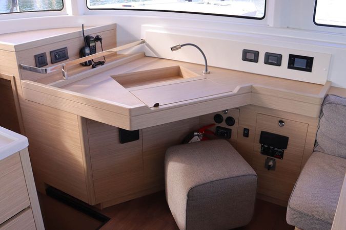 Lagoon 46 | Knot Working