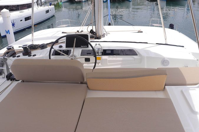 Lagoon 46 | Knot Working