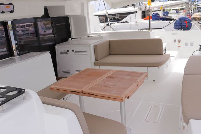 Lagoon 46 | Knot Working