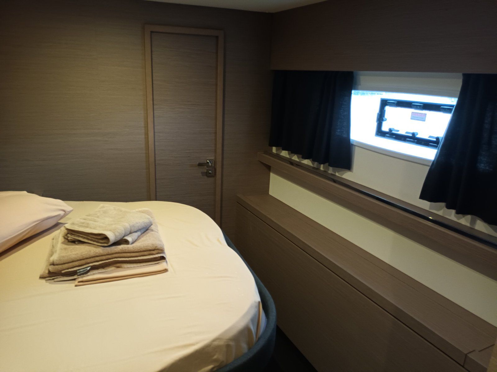 Fountaine Pajot Tanna 47 | Eros