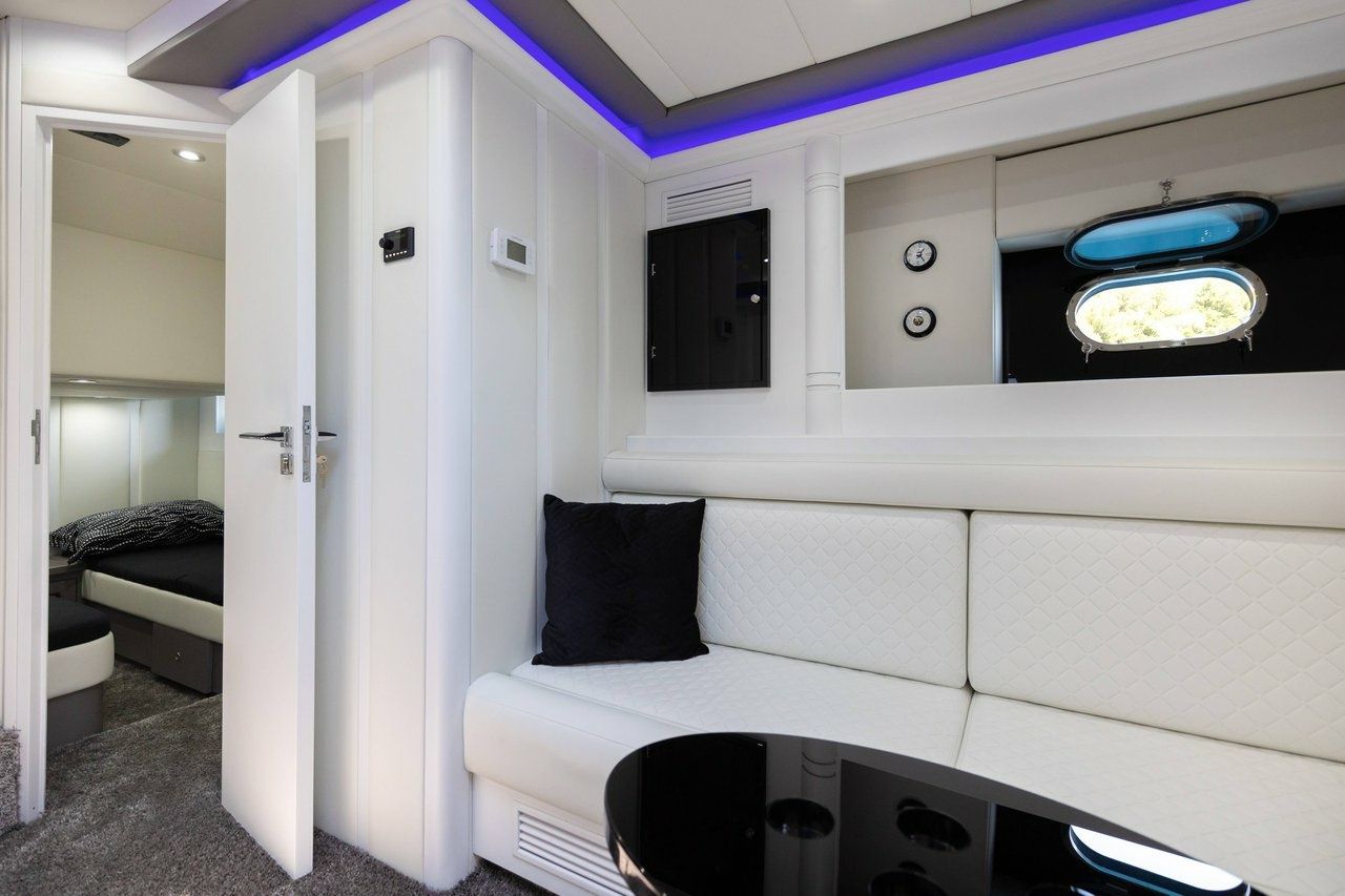 Tecnomar Madras 64 | Bond 007