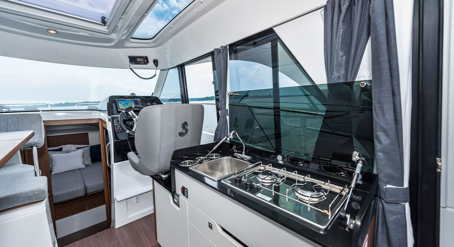 Beneteau Antares 9 | MiniOne