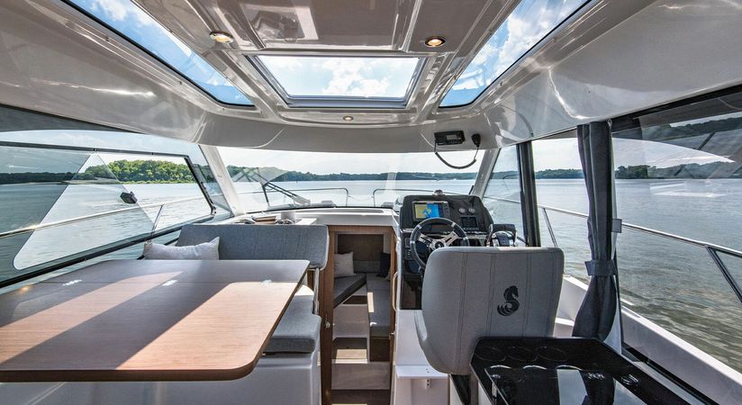 Beneteau Antares 9 | MiniOne