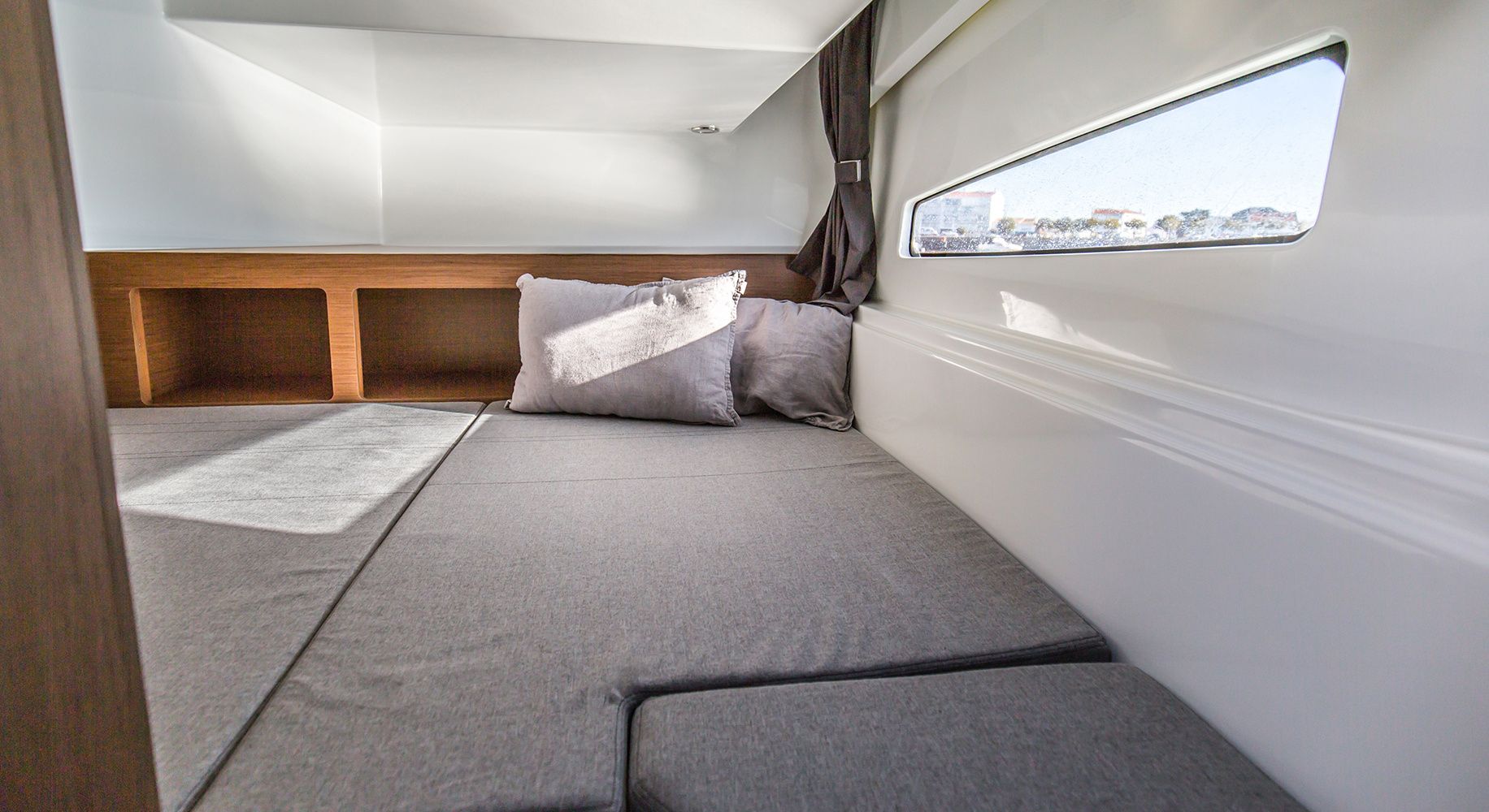 Beneteau Antares 9 | MiniOne