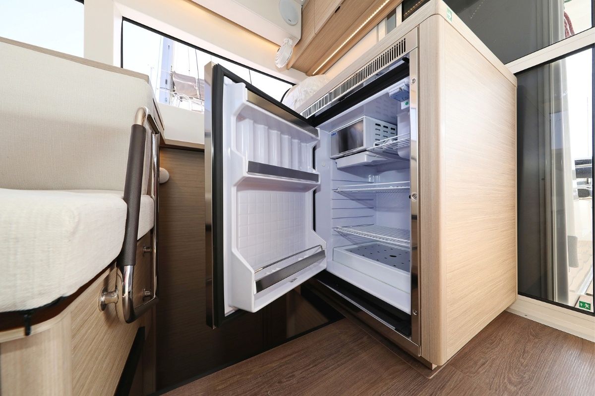 Lagoon 40 | Lipstick