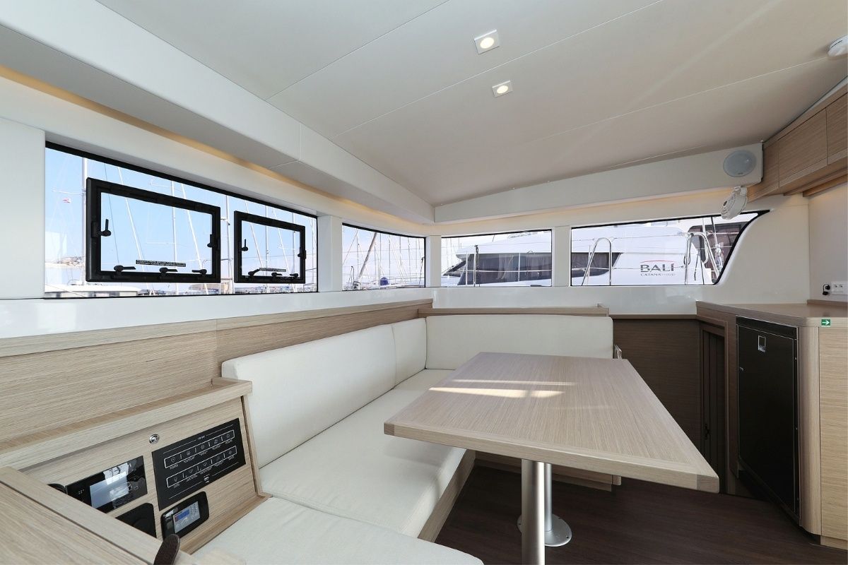 Lagoon 40 | Lipstick