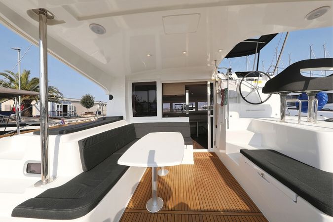 Lagoon 40 | Lipstick