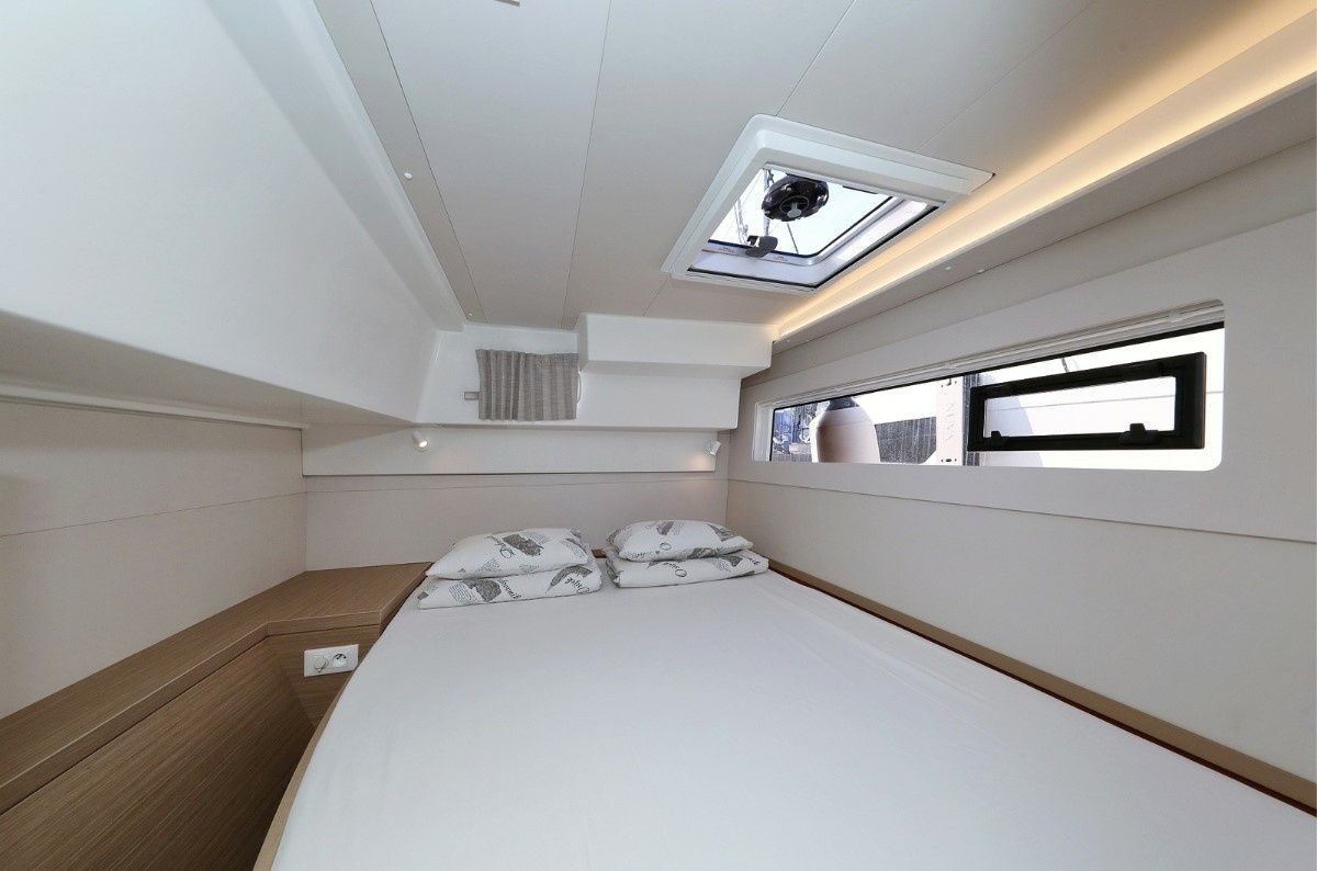 Lagoon 40 | Lipstick