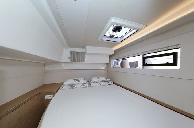 Lagoon 40 | Lipstick