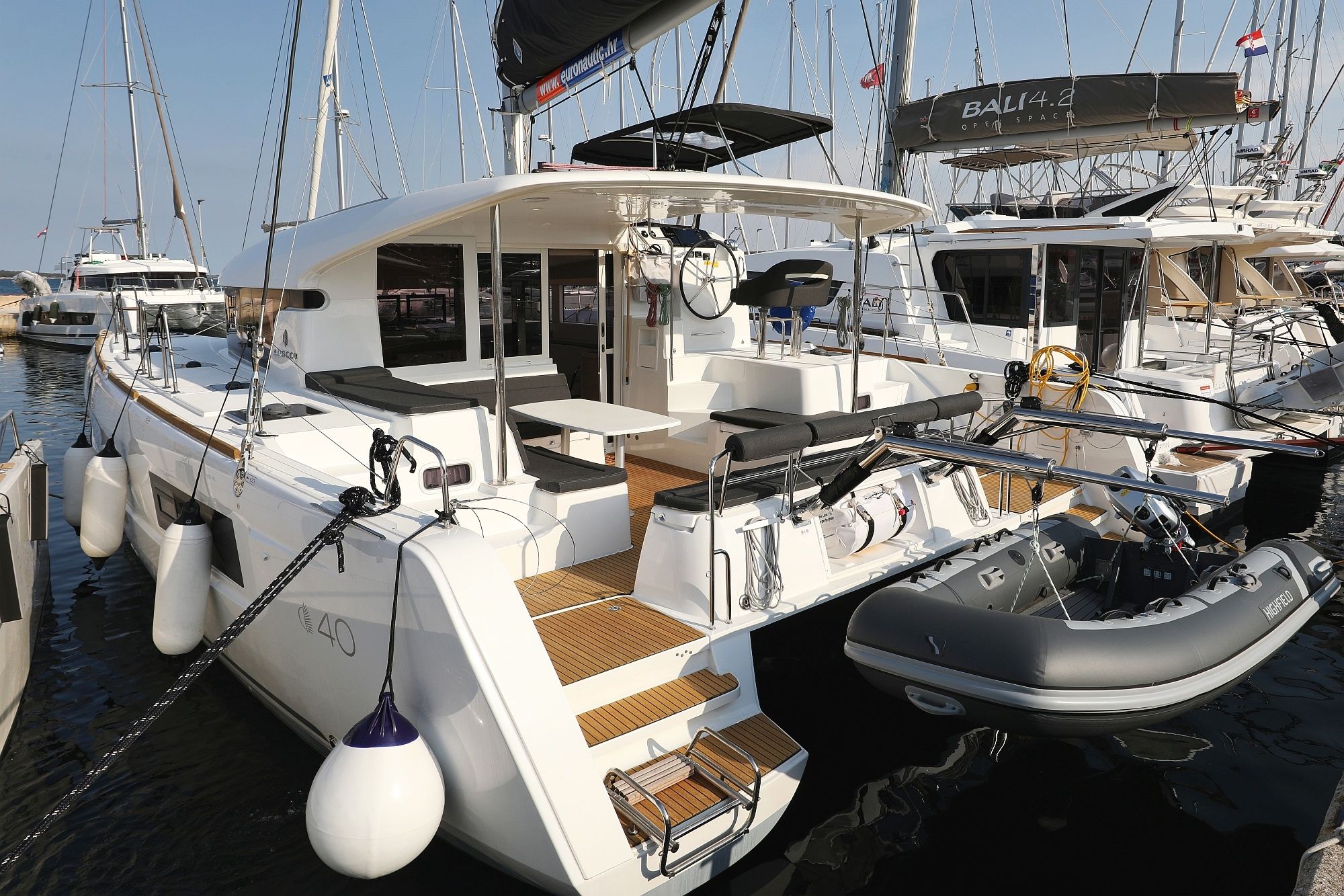 Lagoon 40 | Lipstick