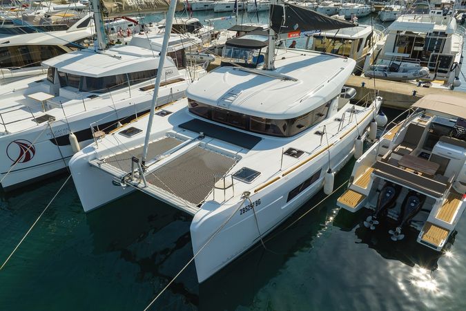 Lagoon 40 | Lipstick