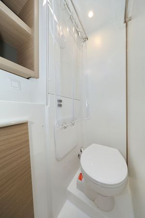 Lagoon 40 | Lipstick