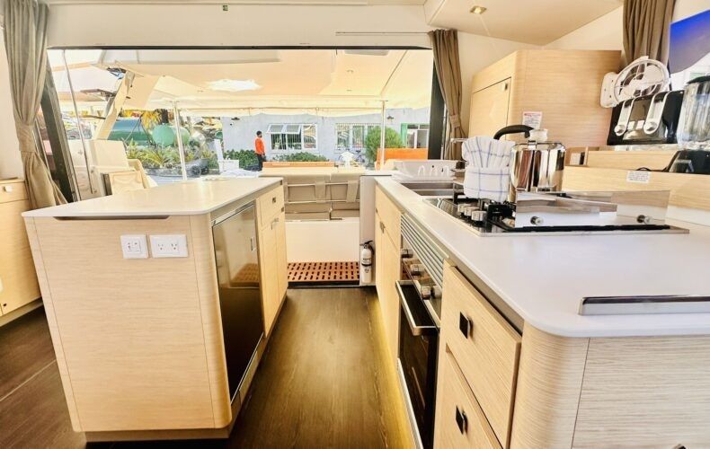 Fountaine Pajot Aura 51 | Big Big Plans