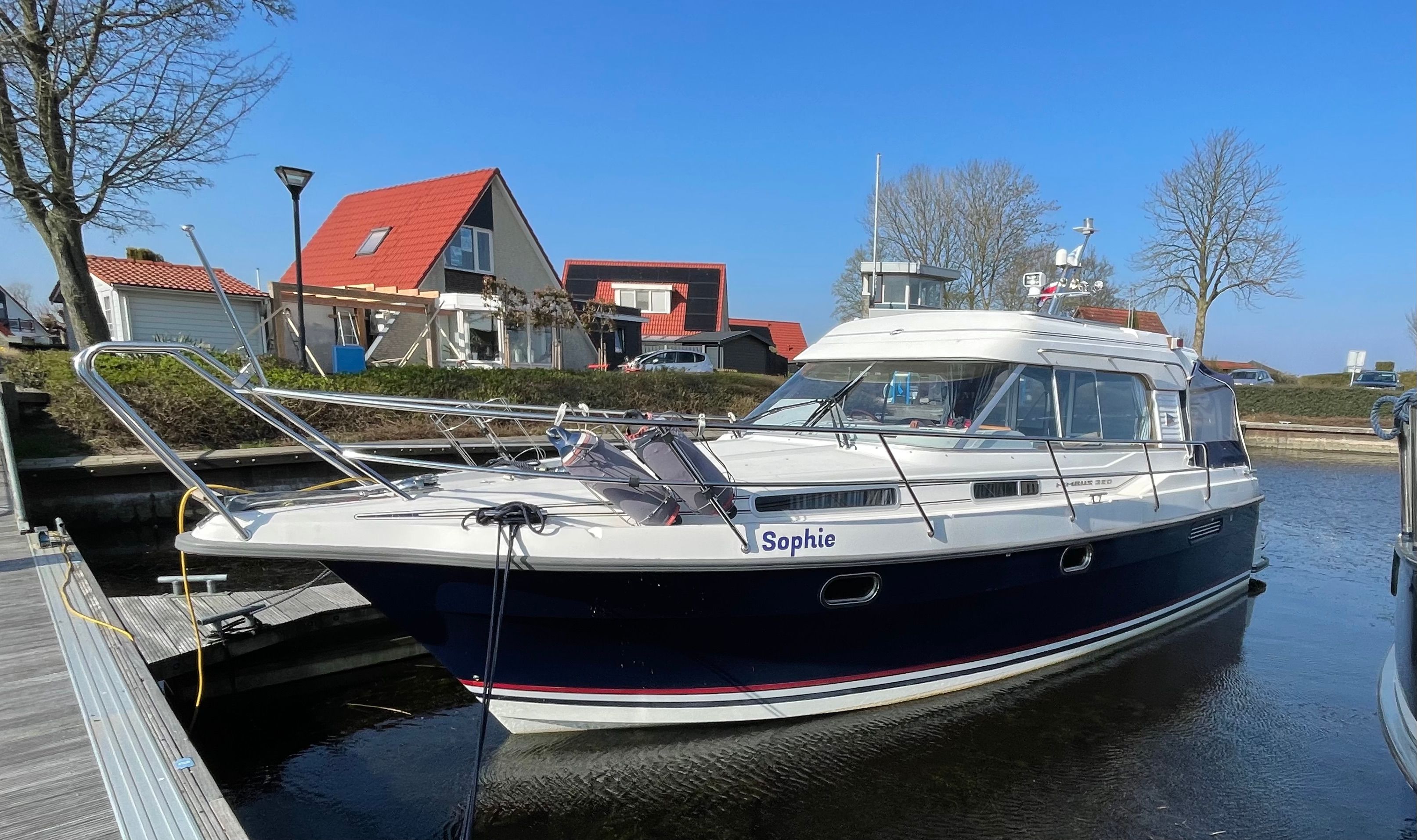 Nimbus 320 Coupe | Sophie