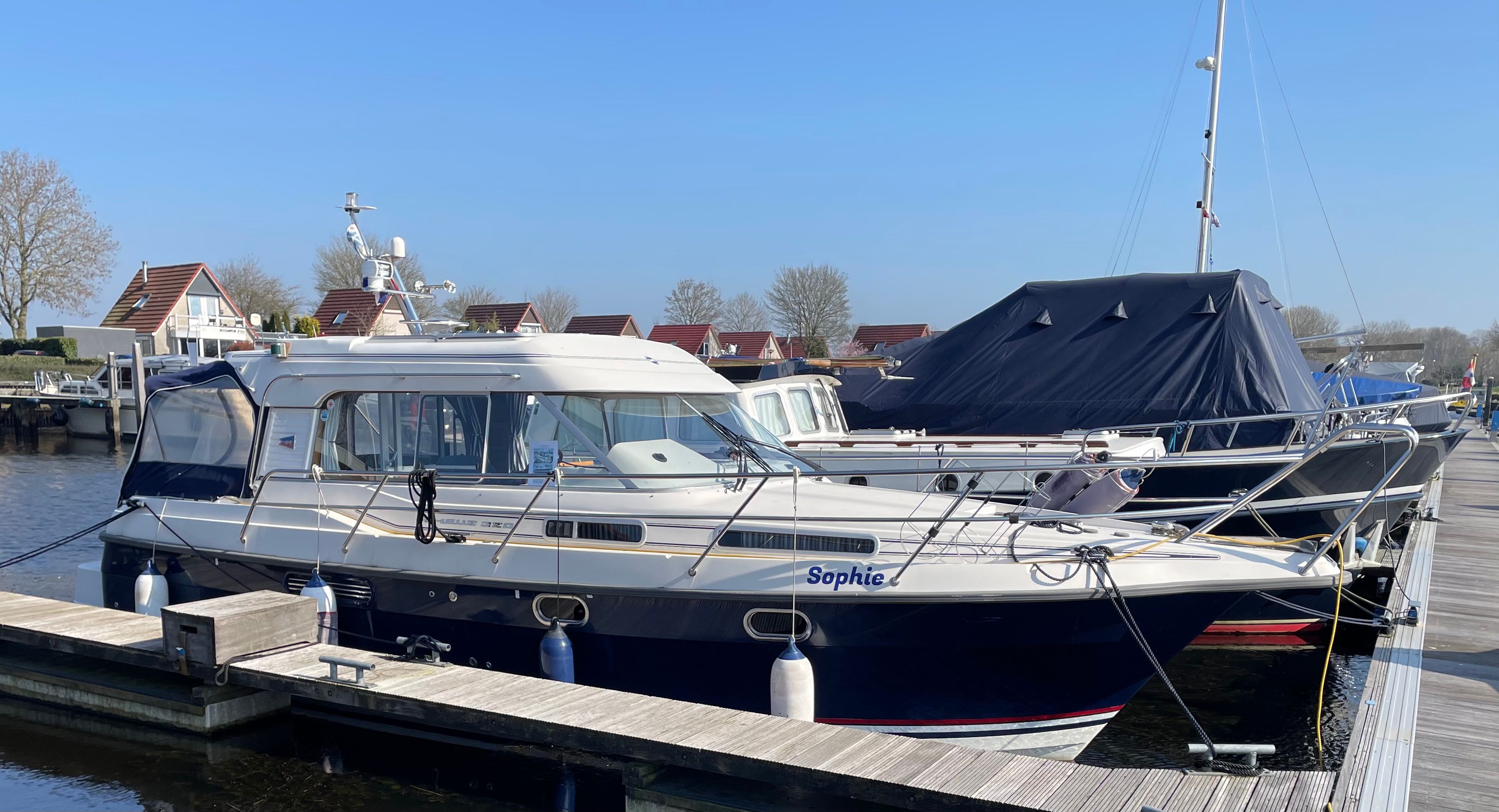 Nimbus 320 Coupe | Sophie