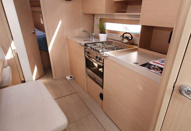 Beneteau Oceanis 37.1 | Breeze