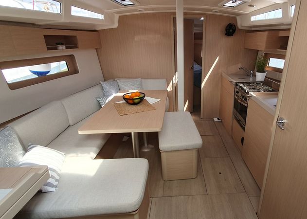 Beneteau Oceanis 37.1 | Breeze