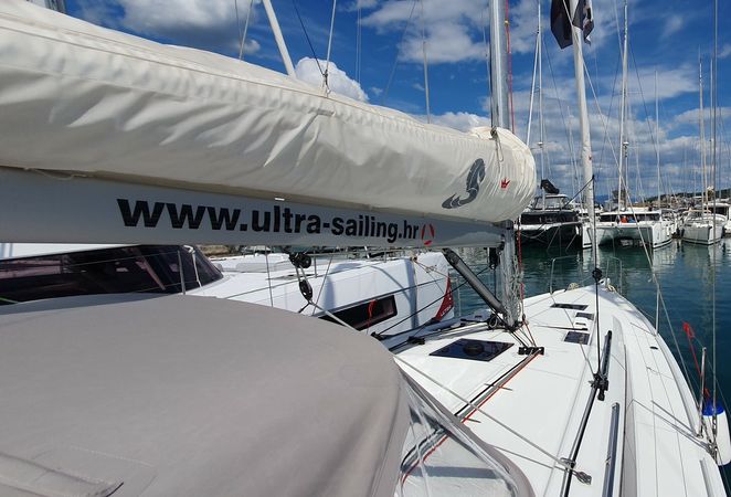 Beneteau Oceanis 37.1 | Breeze