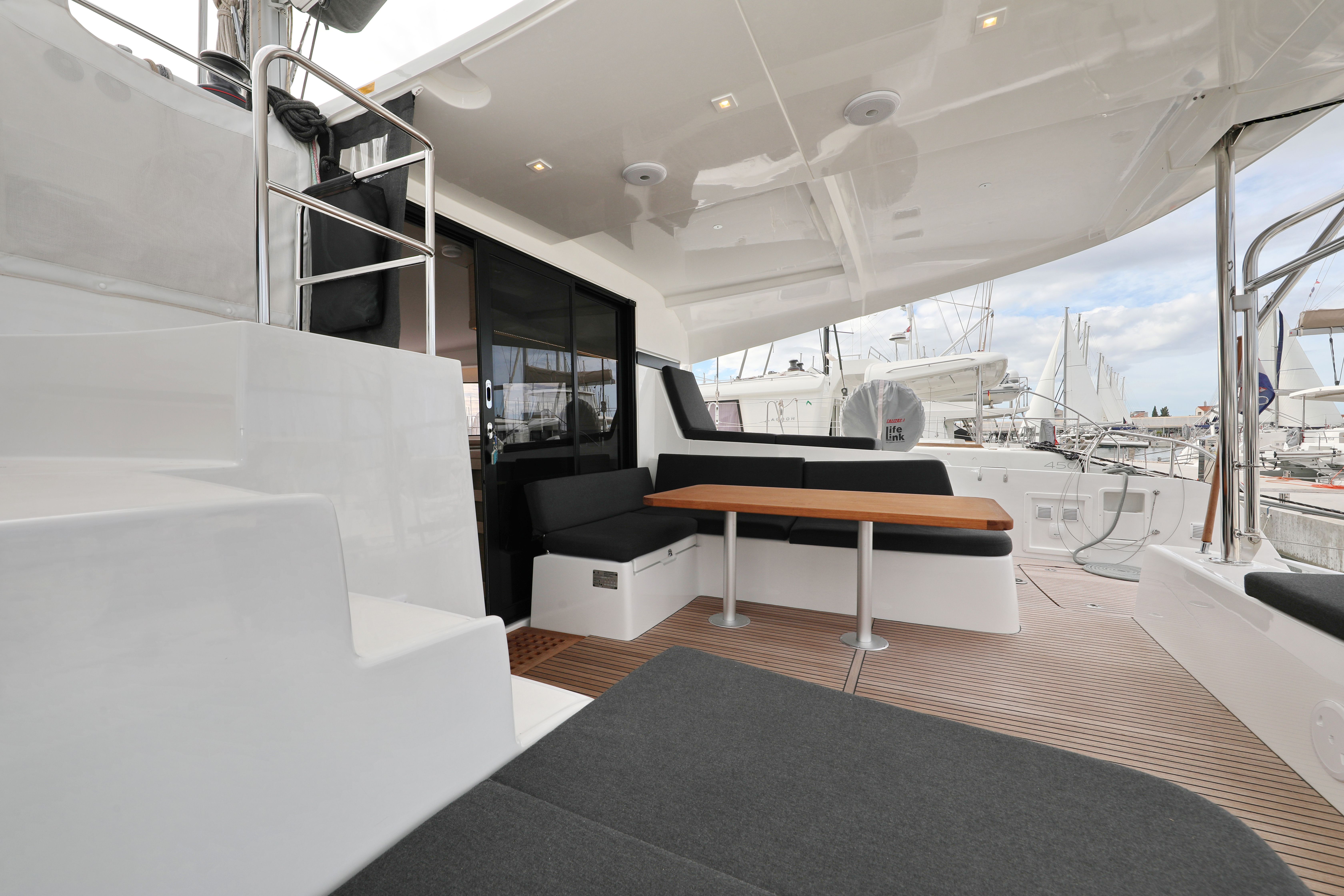 Lagoon 42 | Sperm Whale