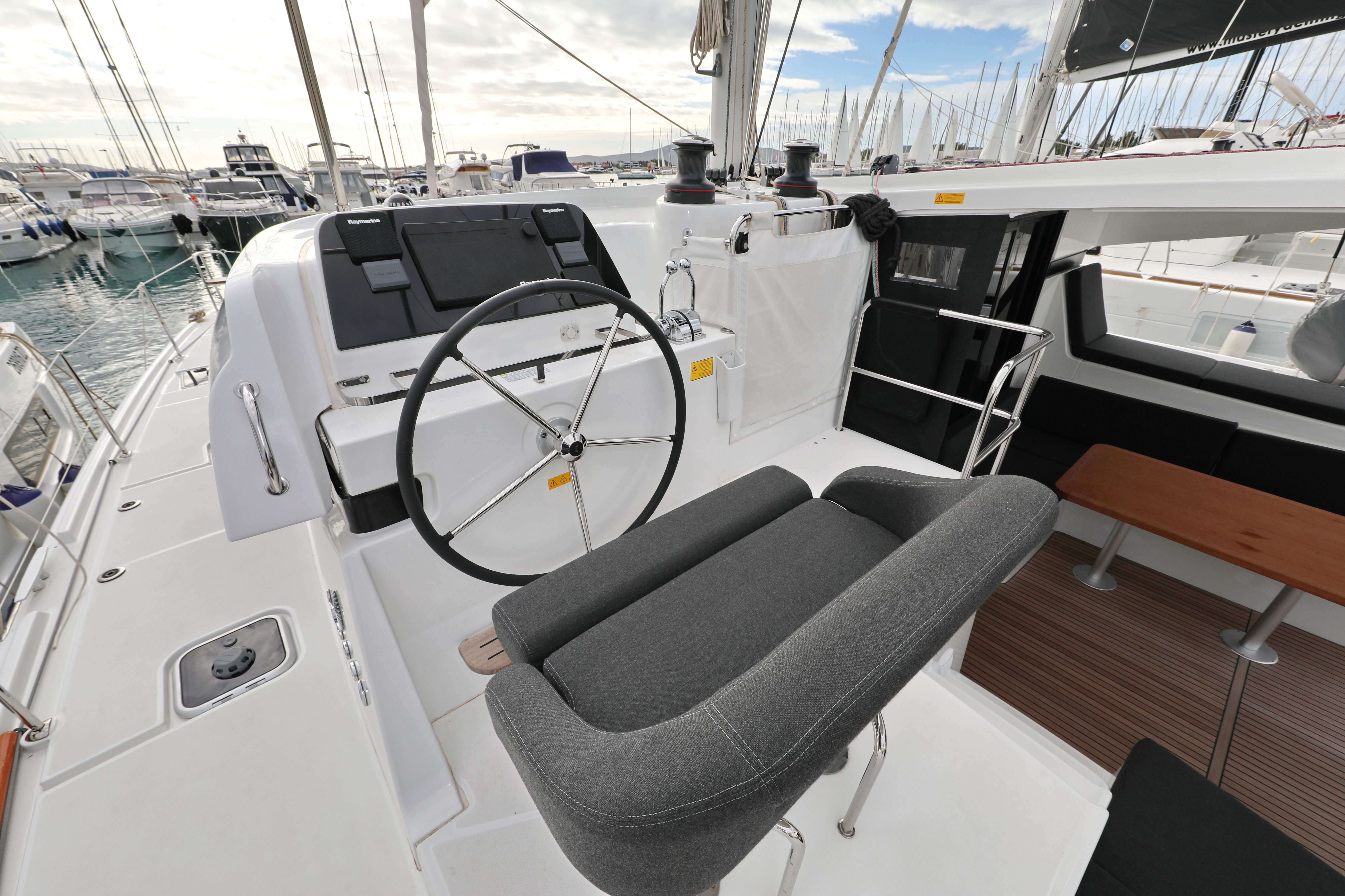 Lagoon 42 | Sperm Whale