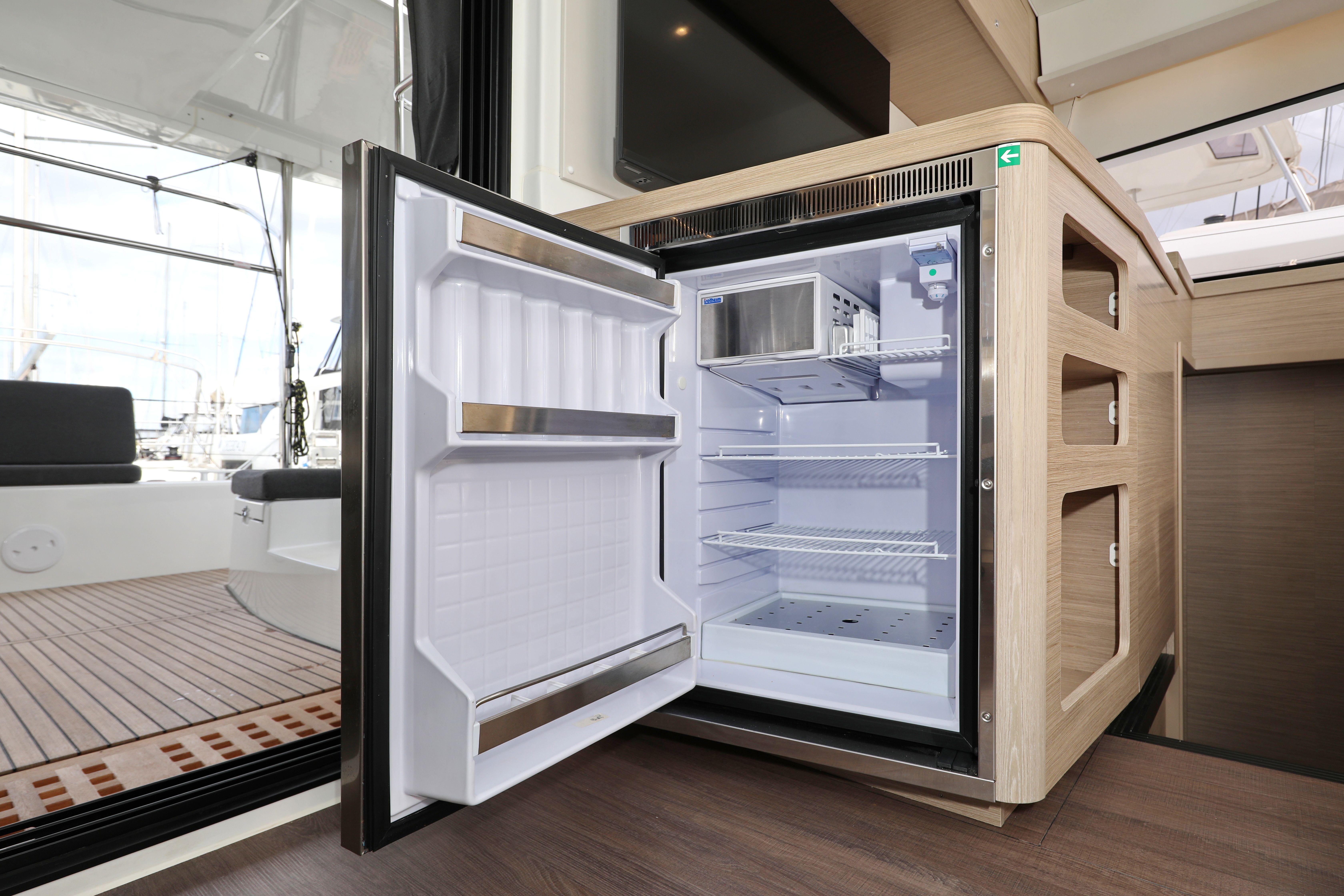 Lagoon 42 | Sperm Whale