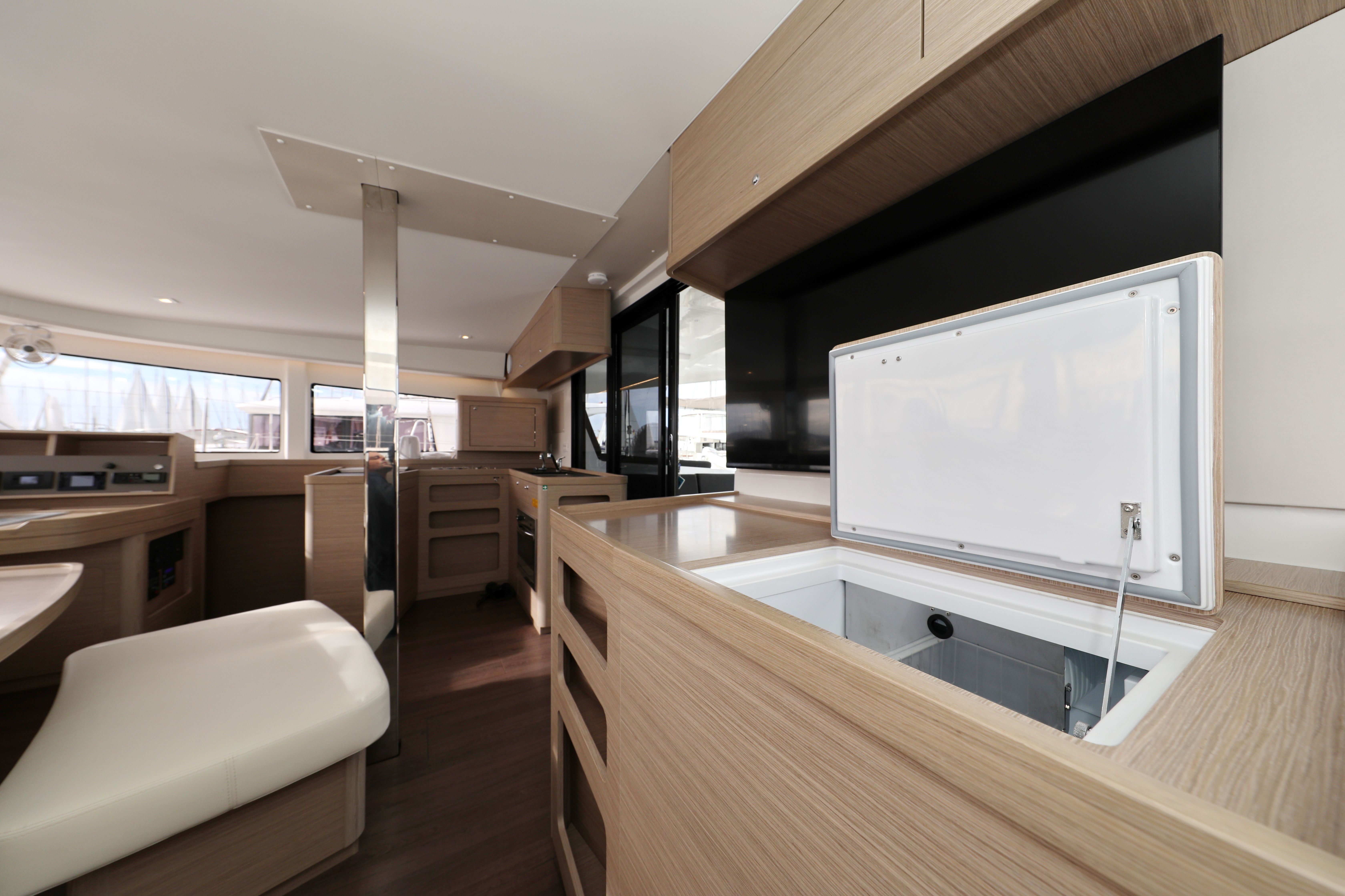 Lagoon 42 | Sperm Whale