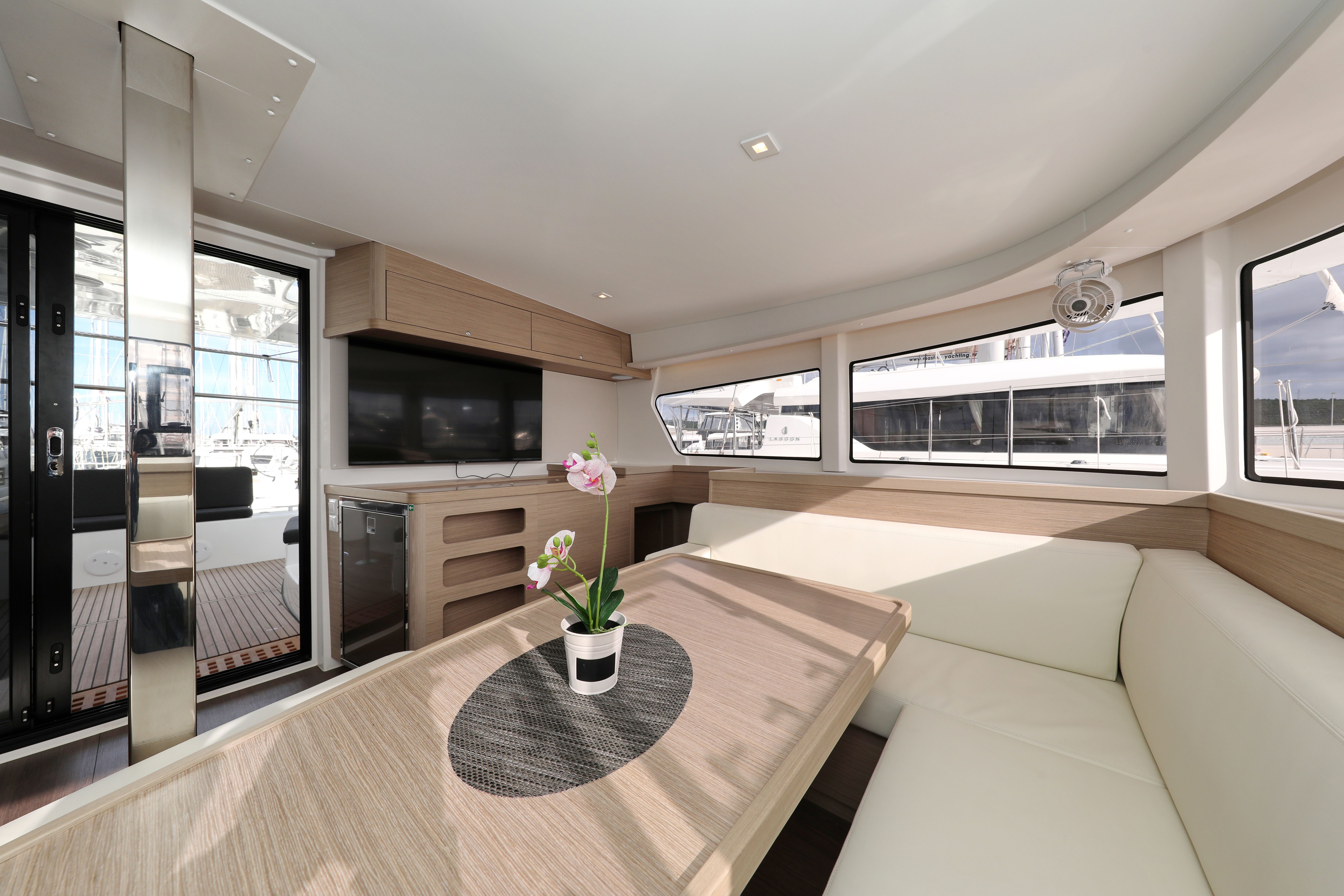 Lagoon 42 | Sperm Whale