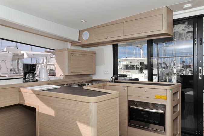 Lagoon 42 | Sperm Whale