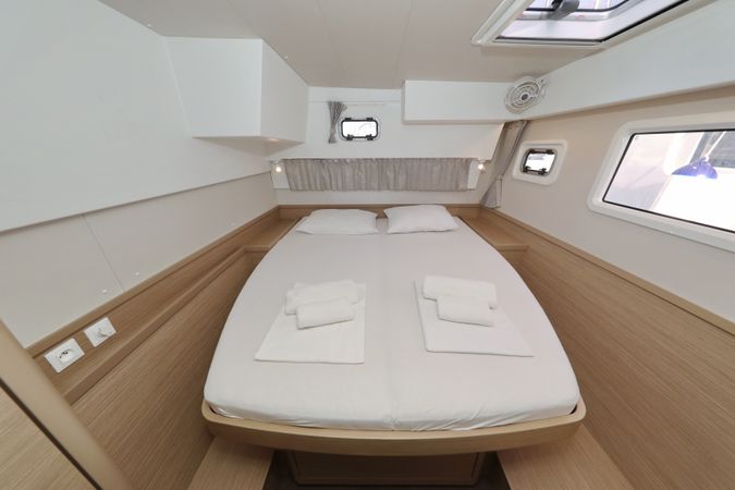 Lagoon 42 | Sperm Whale