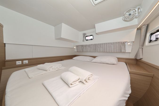 Lagoon 42 | Sperm Whale