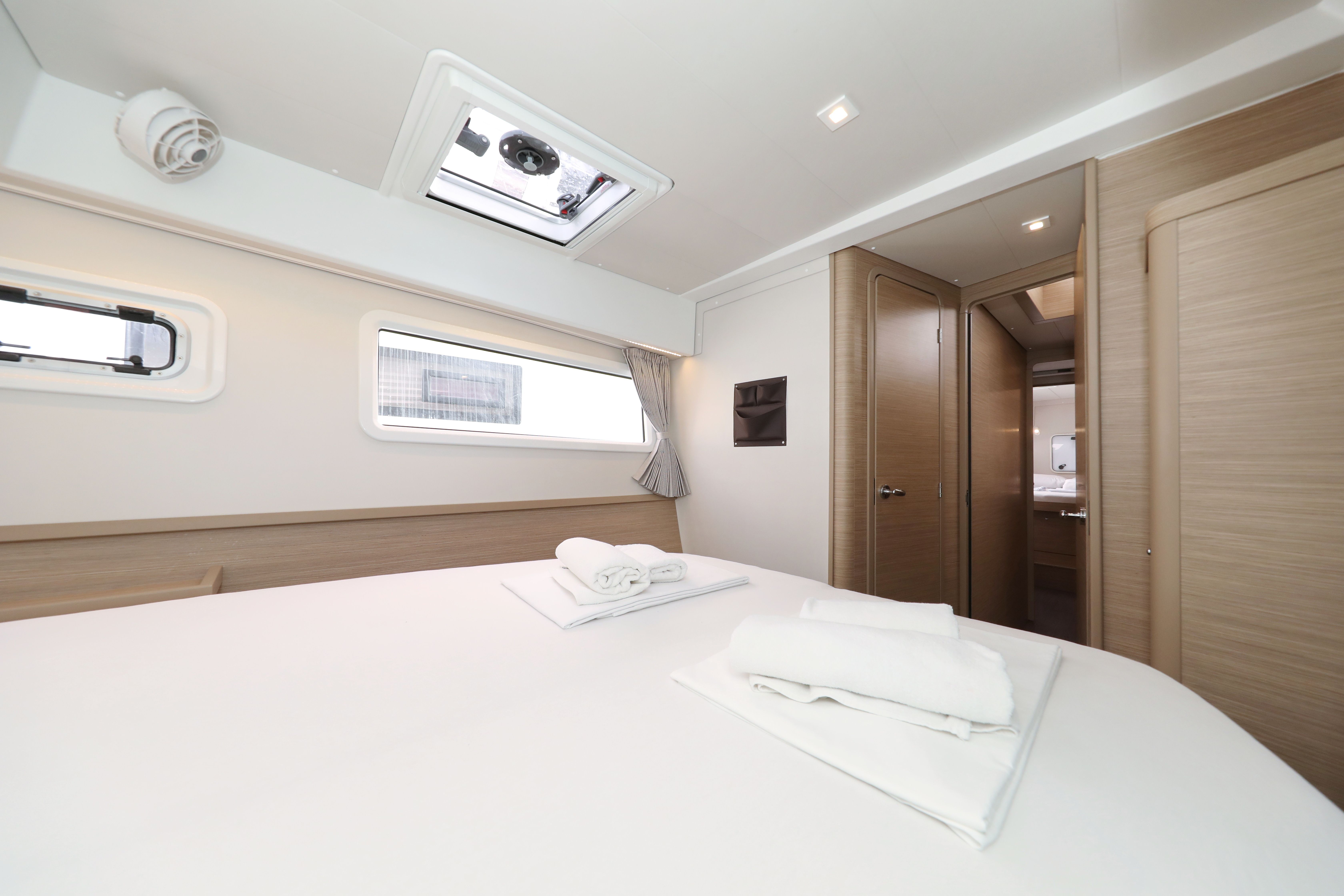 Lagoon 42 | Sperm Whale