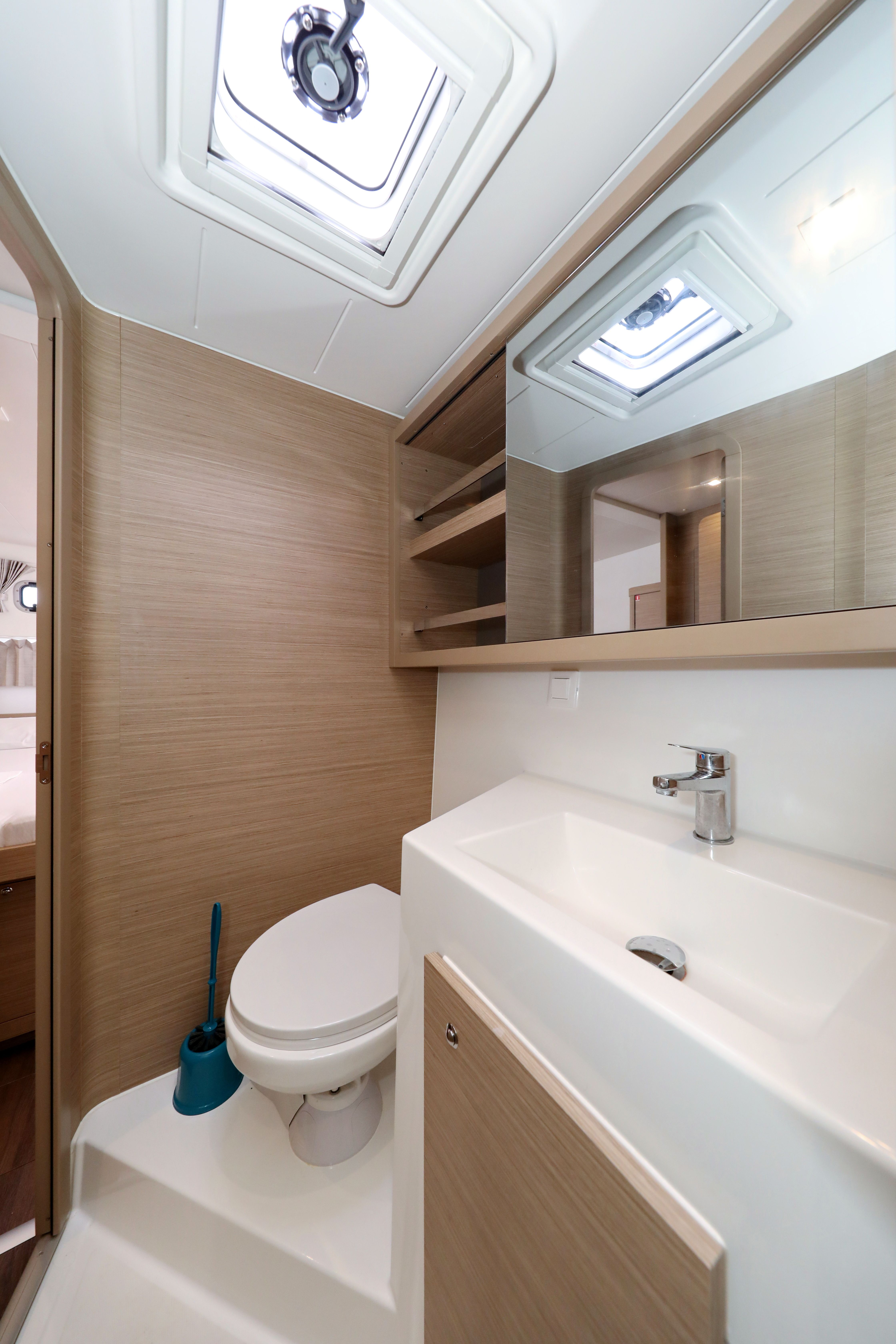 Lagoon 42 | Sperm Whale