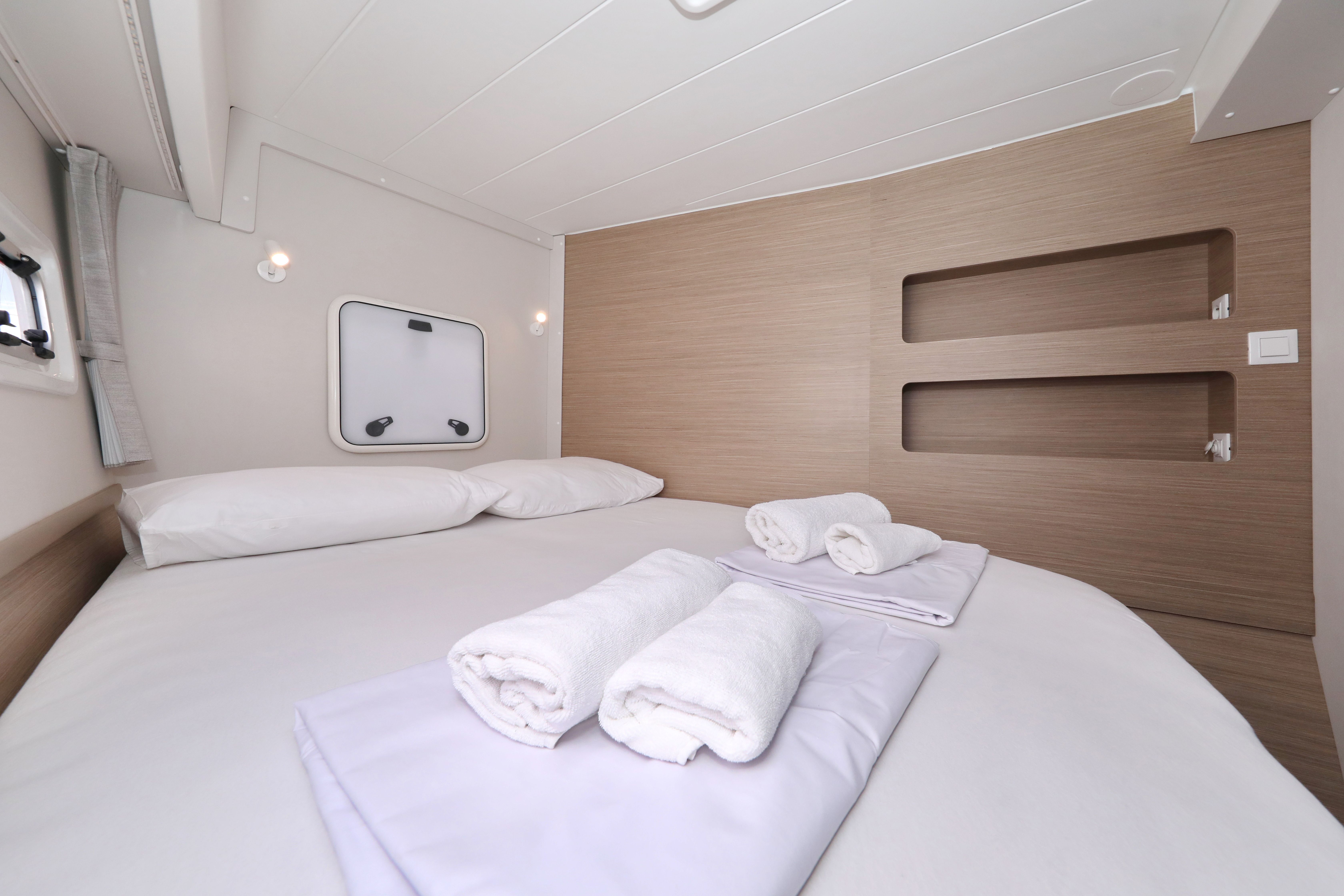 Lagoon 42 | Sperm Whale