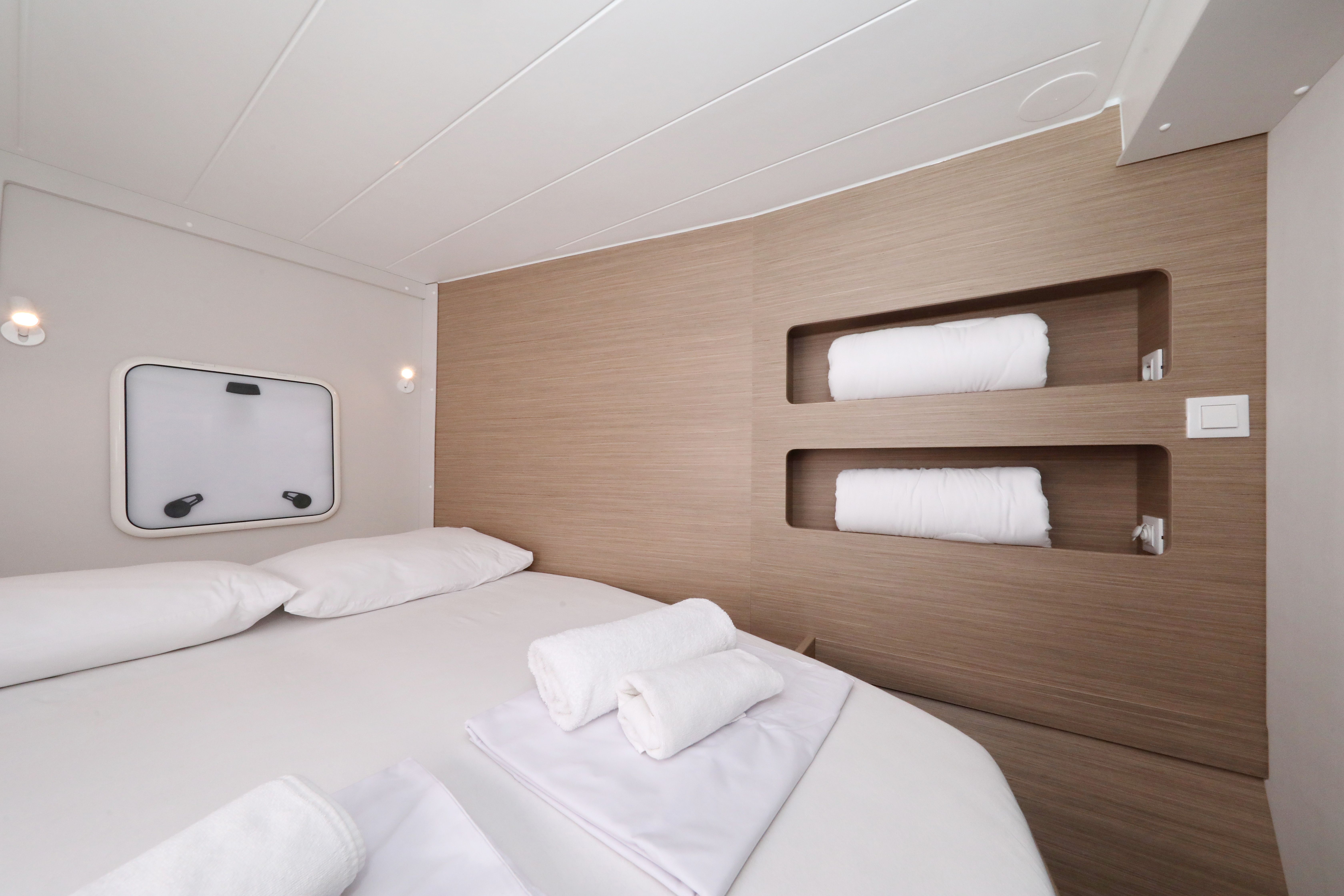 Lagoon 42 | Sperm Whale