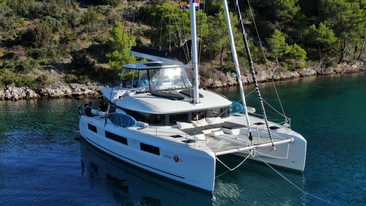 Lagoon 51 | Twin Joy +