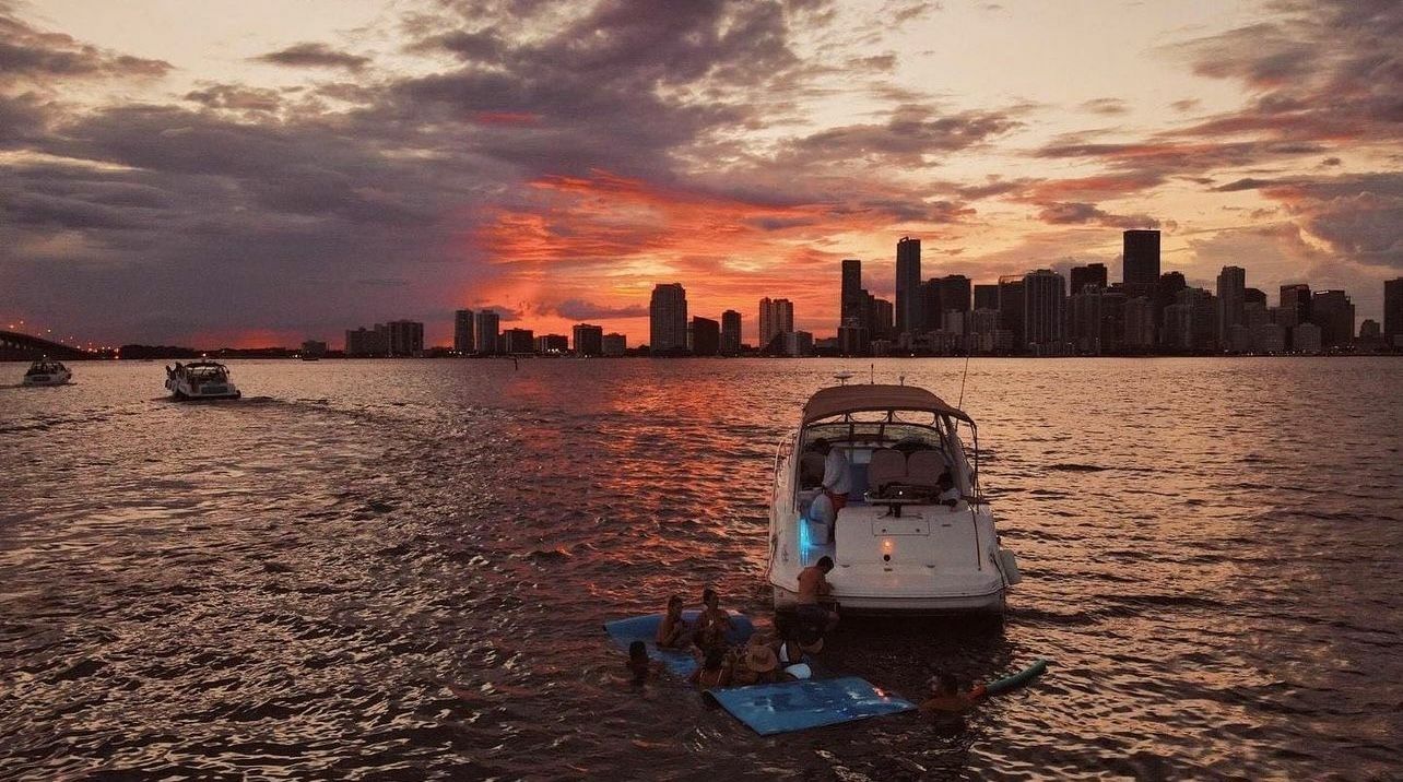 Sea Ray Sundancer 340 | Miami Boss