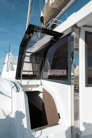 Bali 4.8 | Miss Lily